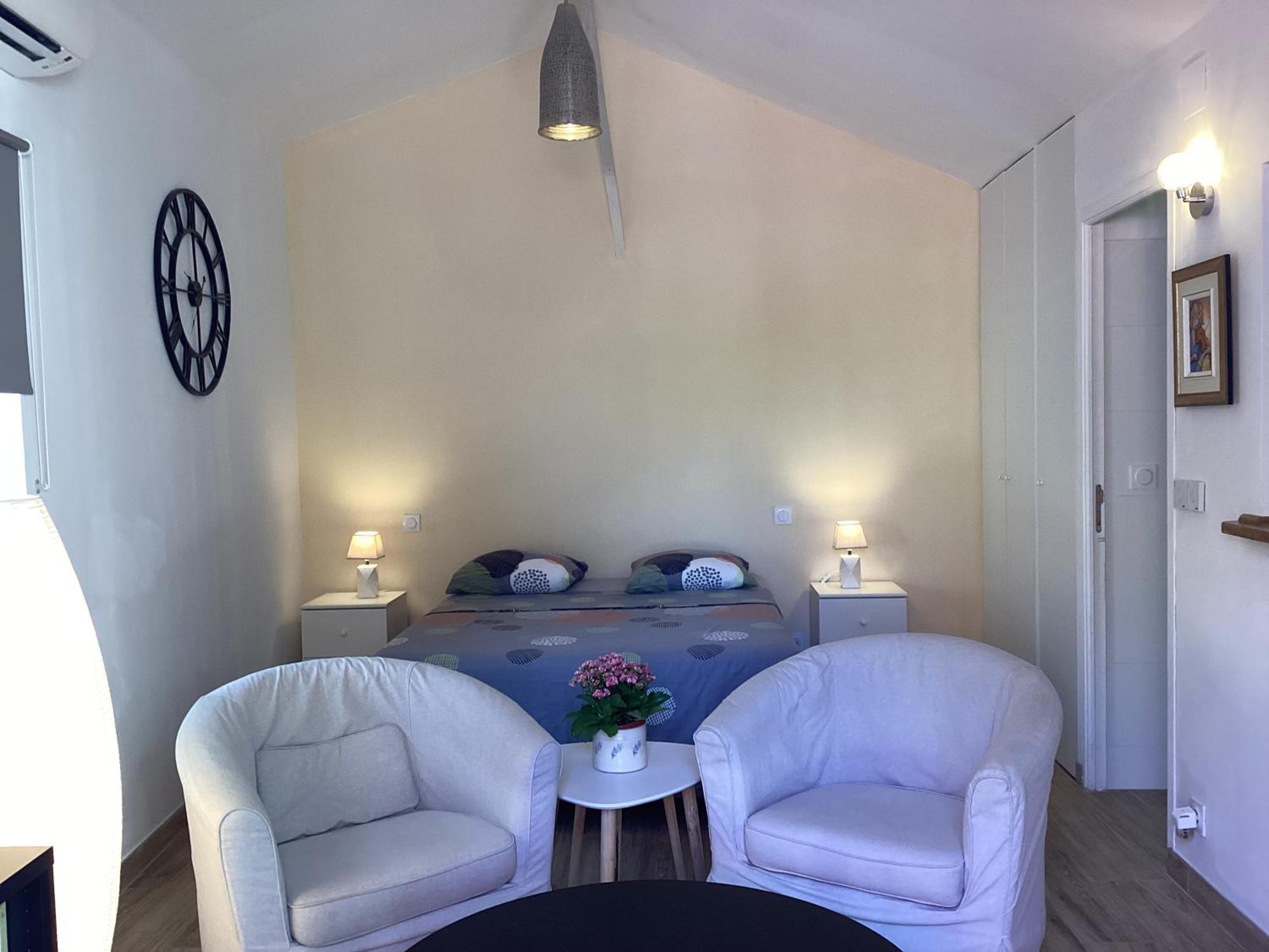 Ermitage studio, front de mer, plage 200m Antibes Eksteriør billede